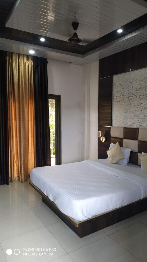 Royal Honey Resort Mahābaleshwar Exteriör bild